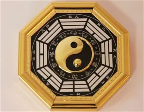 镇宅八卦镜挂在哪个位置好 镇宅镜挂在什么位置好