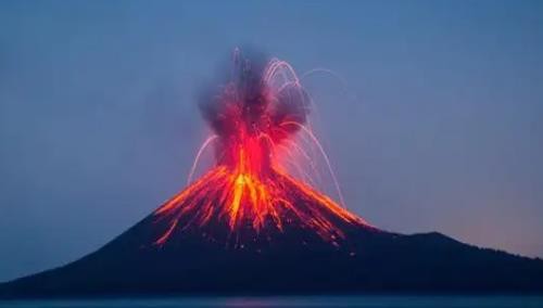 梦见火山爆发和亲人一起逃脱是什么意思 梦见火山爆发岩浆遍地是什么意思