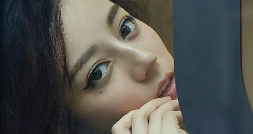正确的泪痣的位置图女孩 正确的泪痣的位置图女孩左右