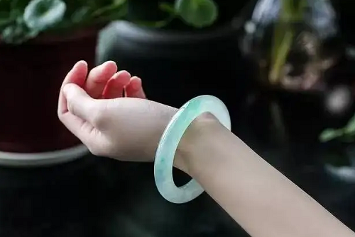 三种女人不适合戴玉 三种女人不适合戴翡翠