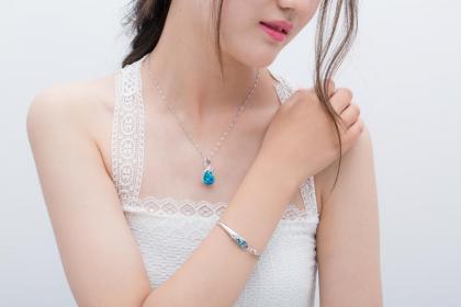 玉石为什么不能戴在左手上 有什么忌讳吗