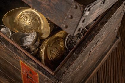 属狗带黄金好还是白金好 转运戴什么好