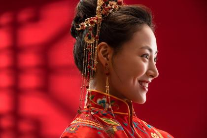 女生鼻梁左边有个痣好吗 女人鼻梁有痣怎么样