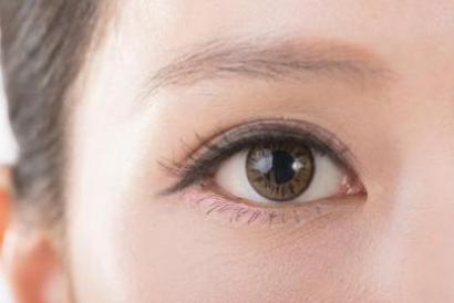 女人左眼大右眼小什么命 为什么左双右单是鬼眼