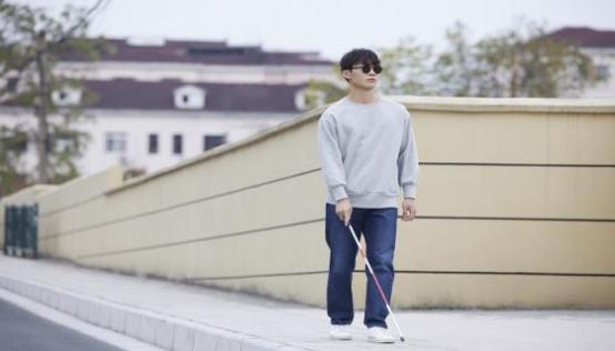 梦见在黑暗中走是什么意思 梦见在黑暗中走有什么预兆