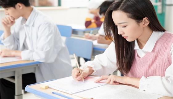 女人梦见自己做数学题