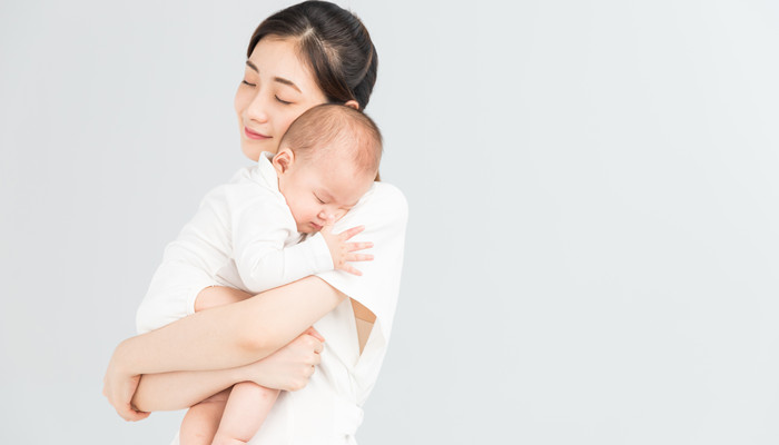 女人梦见自己手里抱着小孩