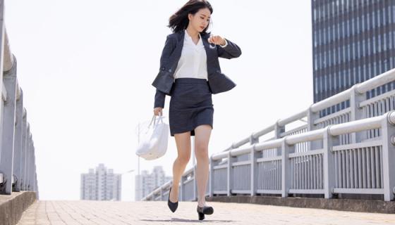 梦见自己和他人在赶路
