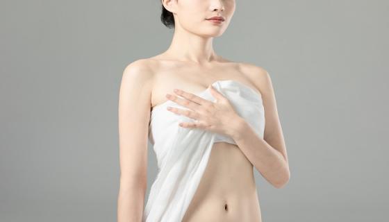 梦到一个男人摸自己胸是什么意思