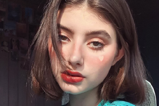 皮肤很白的星座女