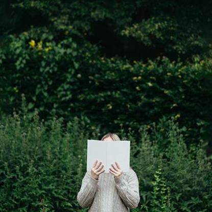 女人手上纹路杂乱好不好,女人手上有杂纹的手相图片