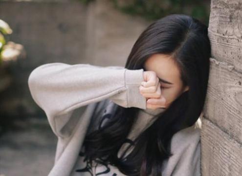 女生优雅的微信昵称:姑娘微笑有酒窝